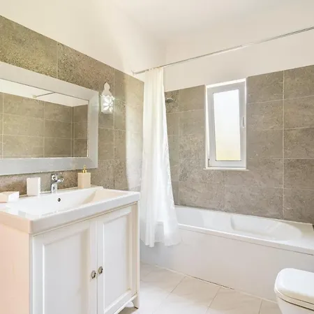 Villa Calmelo - Short Drive Away From Beaches Of Carvoeiro Benegil *
