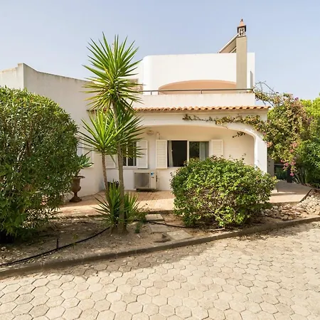 Villa Calmelo - Short Drive Away From Beaches Of Carvoeiro Benegil