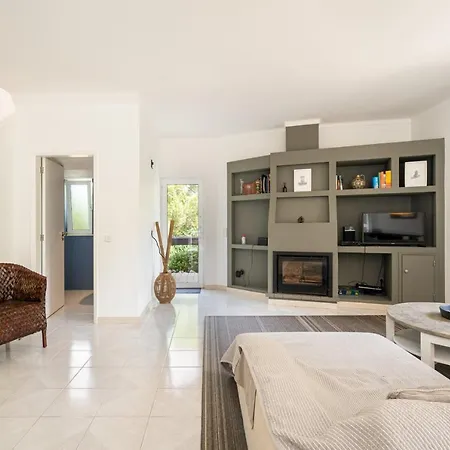 Calmelo - Short Drive Away From Beaches Of Carvoeiro Benegil * Αλμπουφέιρα